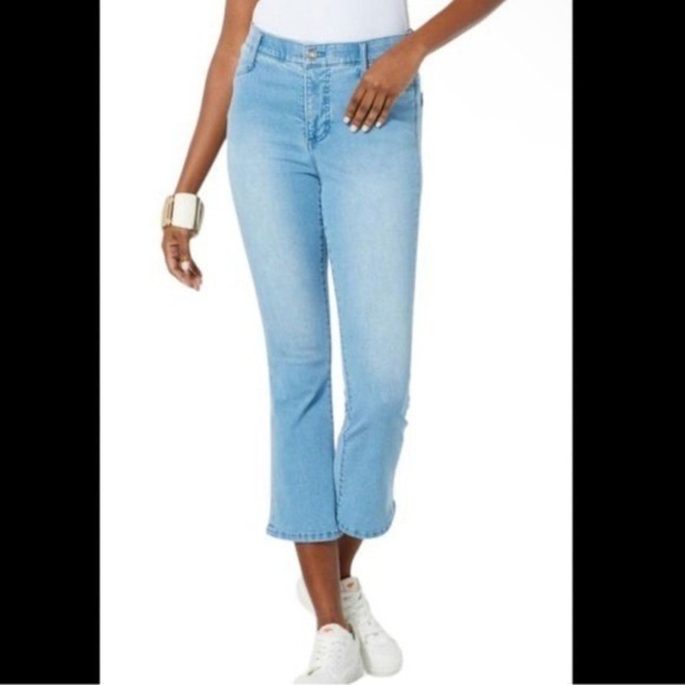 WynneDenim Performance Stretch Kick Flare Crop Jean Light Indigo - NWT - 10